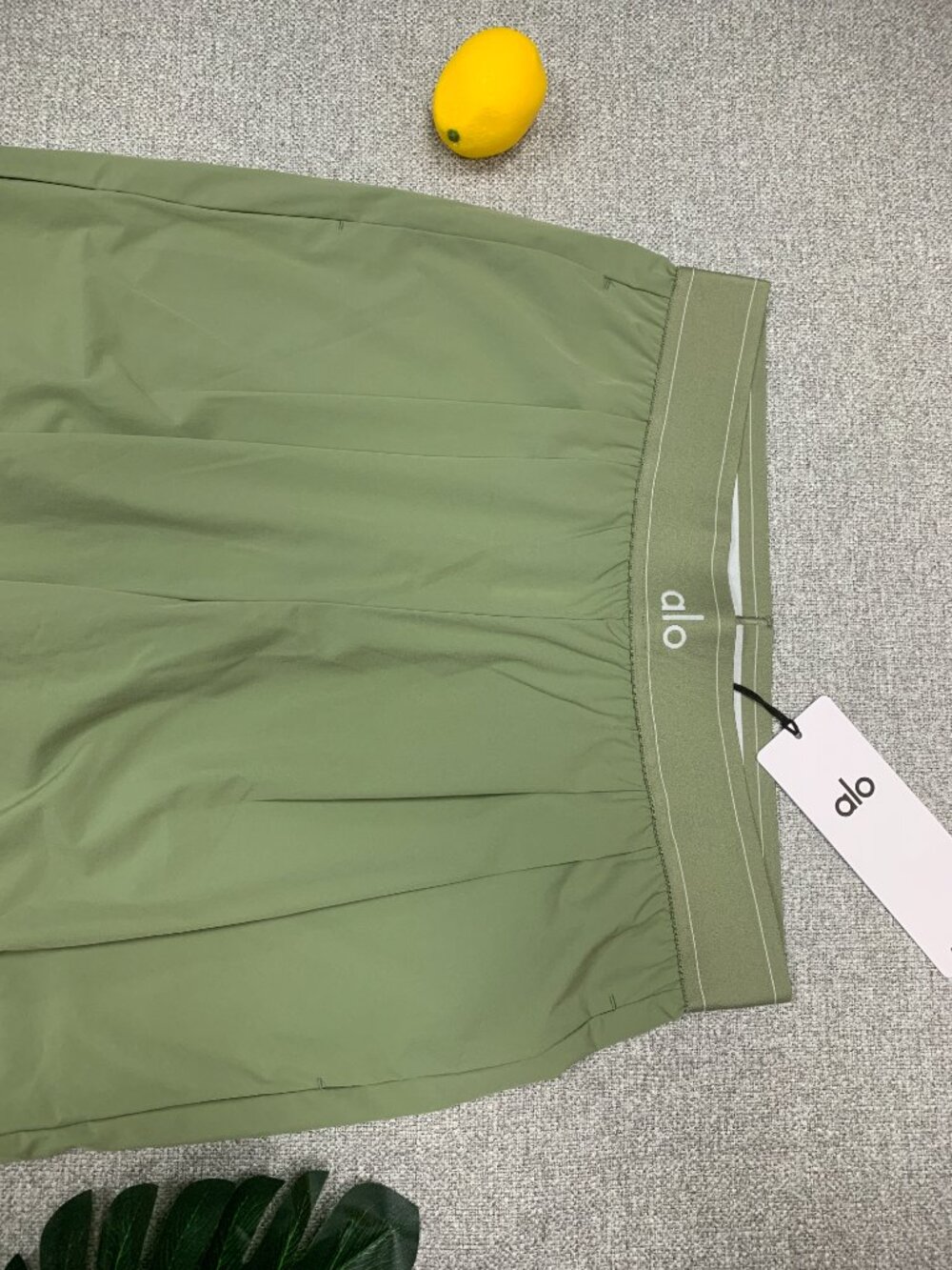 NWT ALO Yoga Dune Grass Trouser🧘♀️Downtown Athleisure Suit Up 30" Inseam - Picture 4 of 10